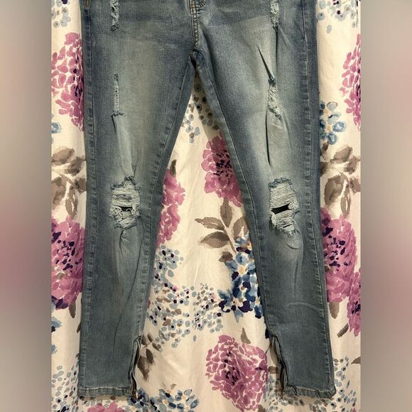 BoohooMAN Men's Distressed Light Blue Jeans Size 32R New with Tags - Picture 4 of 10